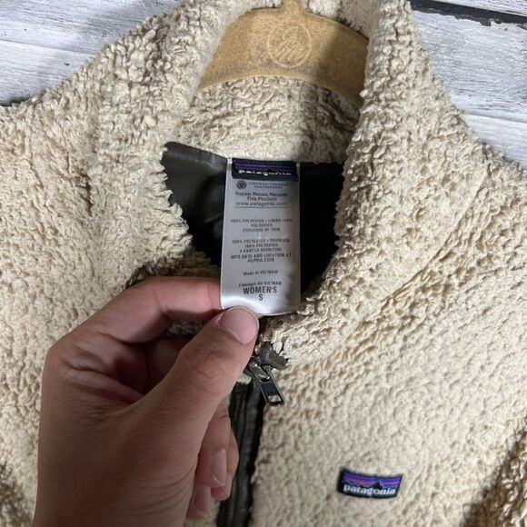 Women’s Fuzzy Patagonia Small Full Zip Fleece Cream - Picture 4 of 8